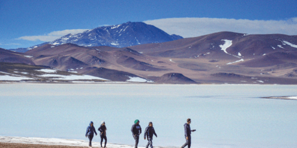 Laguna-Brava,-un-espejo-en-plena-cordillera.