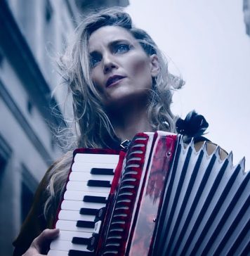 1. SHOW NOV 21-CAROLINA MINELLA