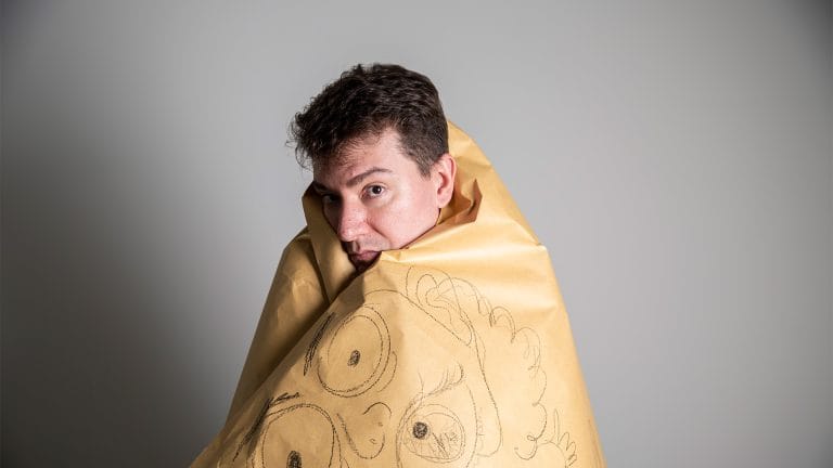 ARIEL TARICO: “EL HUMOR ES ENCONTRAR UNA FLOR EN UN BASURAL”