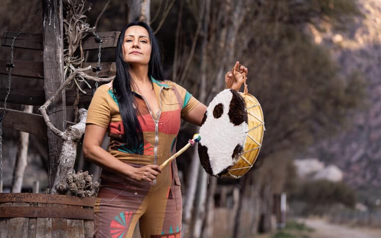 Bruja Salguero: “Busco canciones que nos abracen a todos”