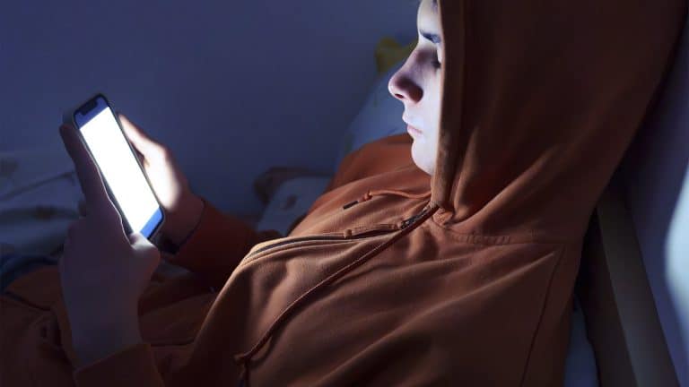 ESA LUZ QUE NOS DOMINA