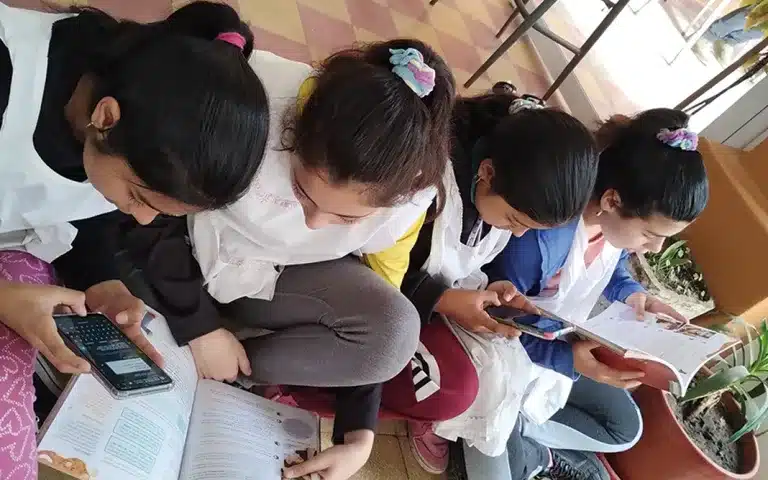 Escuela, inteligencia artificial y nuestras voces para fortalecer la democracia