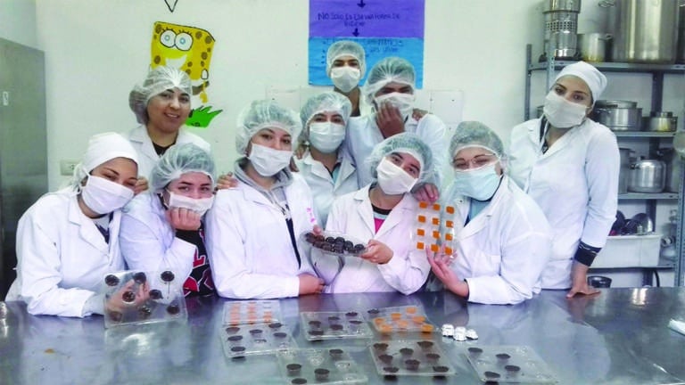 Estudiantes secundarios crean un bombón fortificado