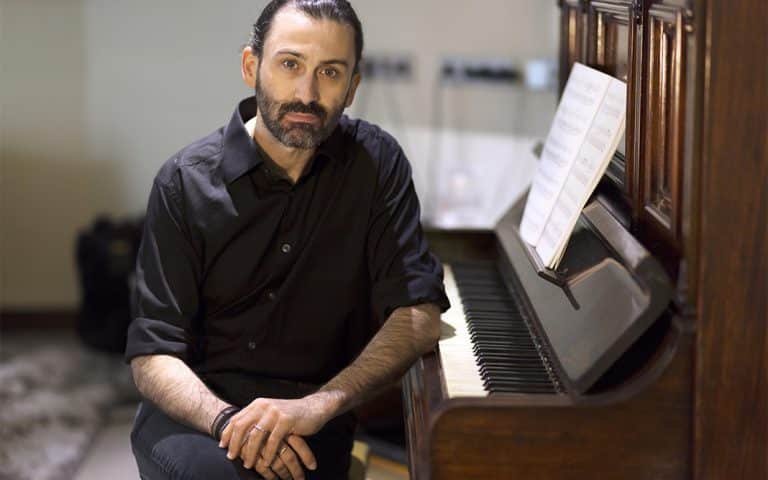 Café con Javier Limón: “Me gusta ver lo diferente”