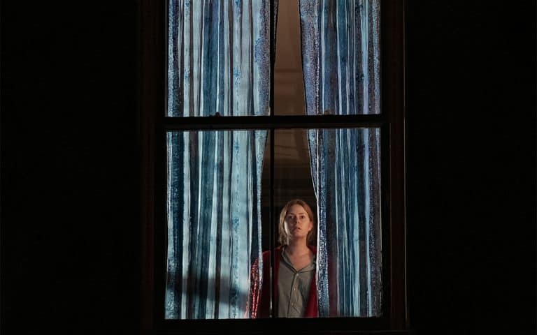 La mujer en la ventana