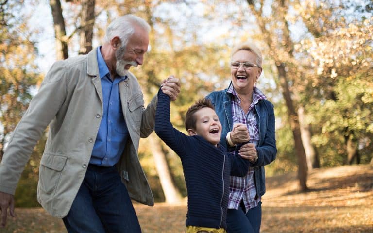 Lo que los abuelos hacen mejor que los padres