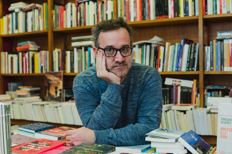 Luciano Lamberti: “Cada libro te enseña cómo escribirlo”