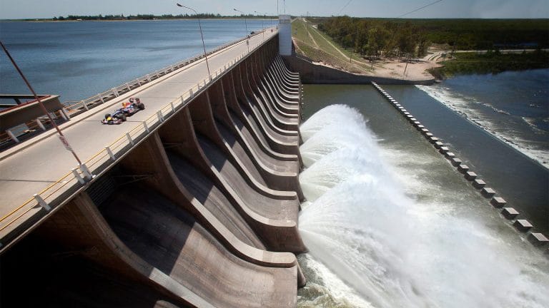 TERMAS DE RÍO HONDO: PAZ Y ADRENALINA