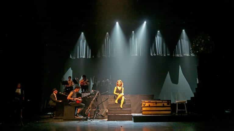 ELENA ROGER EXTIENDE SU TEMPORADA EN LA AVENIDA CORRIENTES