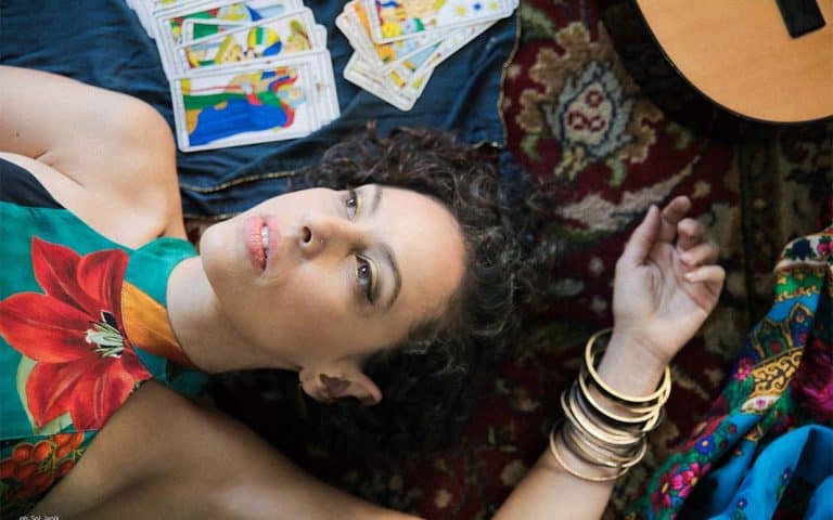 ALINE MIKLOS: “UN DISCO LLEGA MÁS QUE UN ARTÍCULO UNIVERSITARIO!