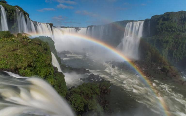Puerto Iguazú – Cataratas: la naturaleza imponente