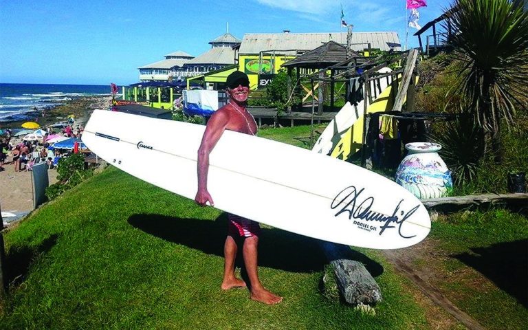 Daniel Gil:  “El surf es uno de los amores más grandes de mi vida”