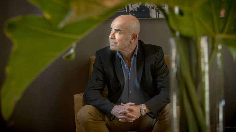 EDUARDO SACHERI: “MALVINAS ES UN TEMA PRESENTE Y A LA VEZ INCÓMODO”