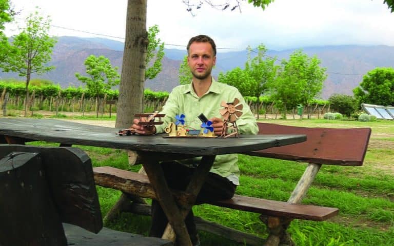 Sebastián Groll: Juguetes que se mueven con el sol