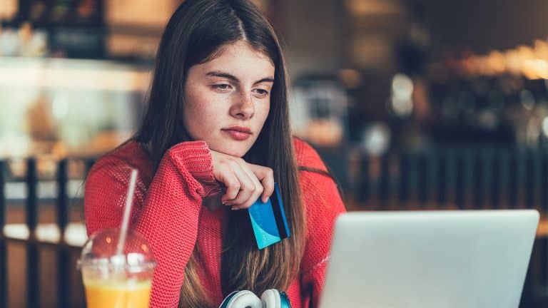 LAS FINANZAS DE JÓVENES Y ADOLESCENTES