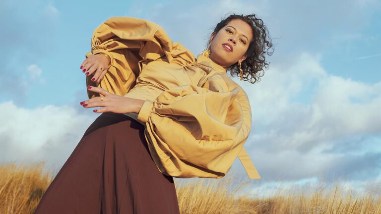 MANDY LEROUGE “MUJERES QUE QUEDAN EN LA SOMBRA ES ALGO UNIVERSAL Y SIGUE SIENDO ACTUAL”