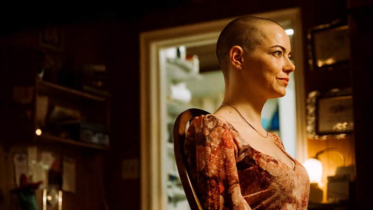 ESTRENA “BUGONIA”, EL EXPLOSIVO THRILLER PSICOLÓGICO DE YORGOS LANTHIMOS