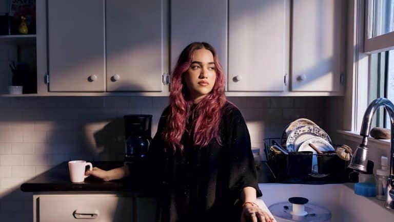 ELA TAUBERT LANZA SU NUEVO SINGLE “¿ES EN SERIO?”