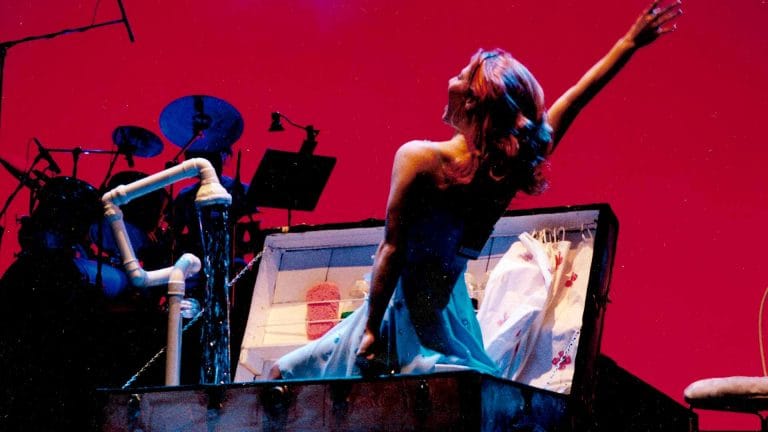 ELENA ROGER Y UN TRIBUTO A “MINA”, LA GRAN CANTANTE ITALIANA