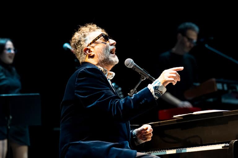 FITO PÁEZ VUELVE A ROSARIO CON UN SHOW GRATUITO EN EL MONUMENTO A LA BANDERA