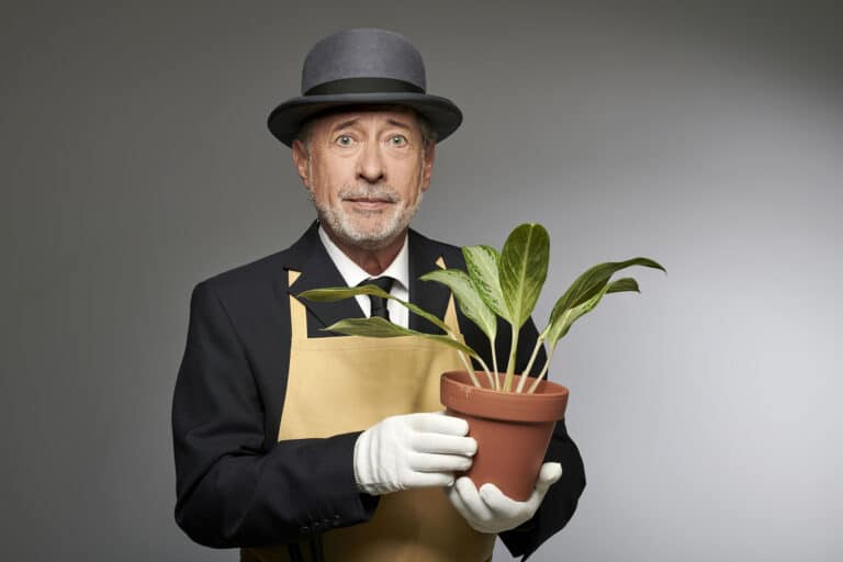 GUILLERMO FRANCELLA REGRESA AL TEATRO CON “DESDE EL JARDÍN”
