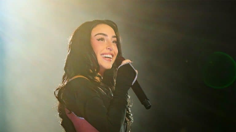 NICKI NICOLE OFRECIÓ SU PRIMER CONCIERTO SINFÓNICO ANTE MÁS DE 250 MIL PERSONAS