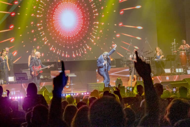 PALITO ORTEGA LANZÓ DOS CLÁSICOS DE LA BALADA ROMÁNTICA