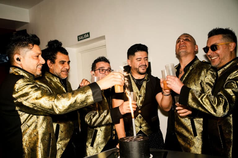 RÁFAGA CELEBRÓ SUS 29 AÑOS CON LA CUMBIA EN EL TEATRO COLISEO