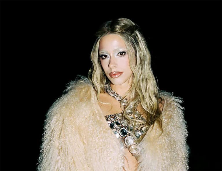 TINI LANZÓ “DOWN” EN SU NUEVA ETAPA “FUTTURA”