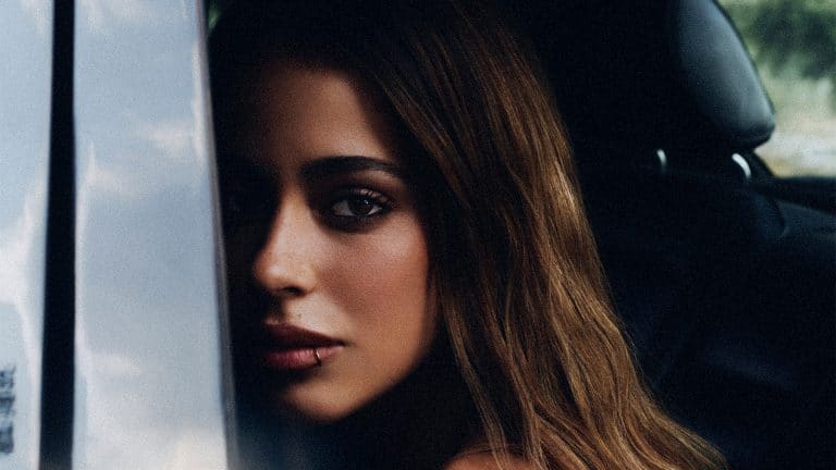 TINI PRESENTA “DE PAPEL”