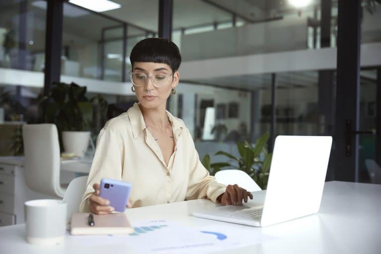 MANTENER EL CELULAR ALEJADO NO EVITA DISTRACCIONES EN EL TRABAJO