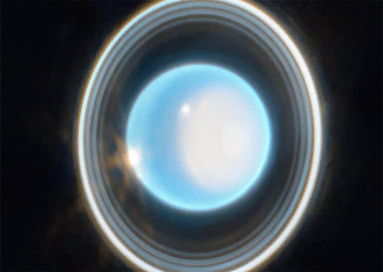 EL PLANETA URANO ES MÁS CALIENTE DE LO QUE SE CREÍA 