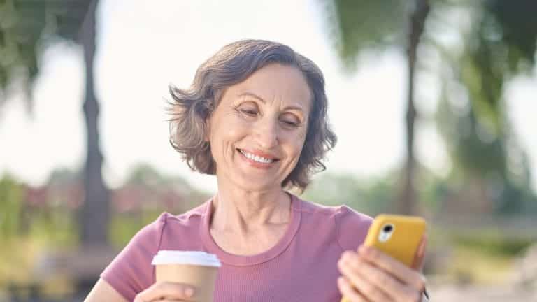 ¿Cómo invertir en pesos y en dólares?